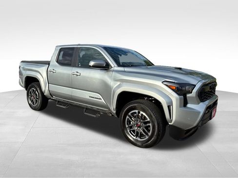 Used 2024 Toyota Tacoma TRD Sport w/ TRD Sport Upgrade Package AWD/4WD image 8