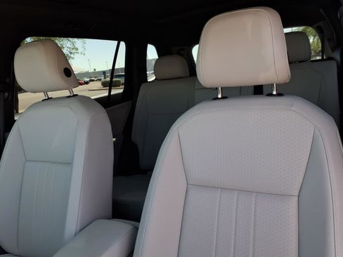 Certified 2023 Volkswagen Tiguan SE R-Line image 21