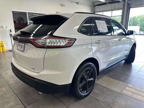 Used 2018 Ford Edge SE AWD/4WD image 12