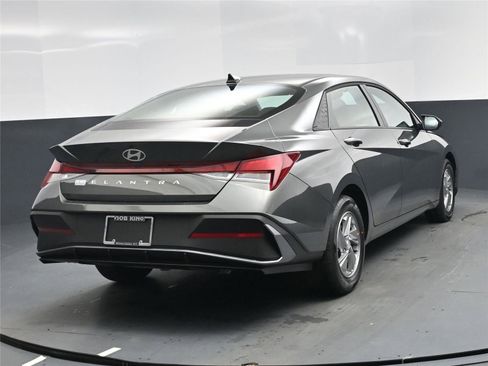 New 2026 Hyundai Elantra SE image 19