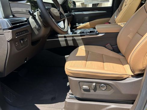 New 2026 Cadillac Escalade ESV Luxury AWD/4WD image 27