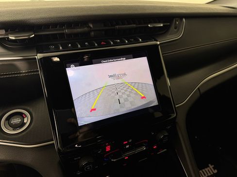 Used 2023 Jeep Grand Cherokee Altitude image 18