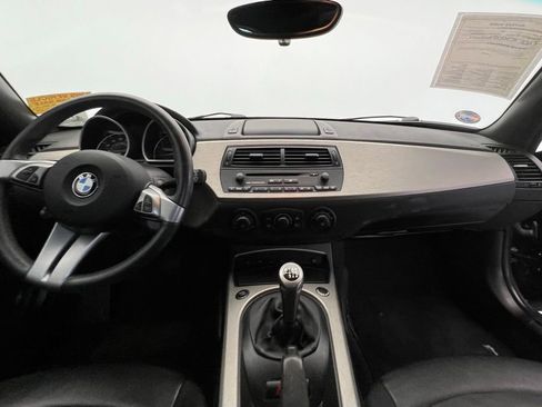Used 2005 BMW Z4 3.0i RWD image 14