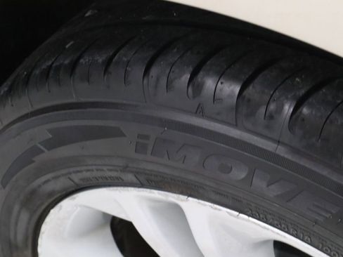 Certified 2018 Ford Taurus SEL image 19