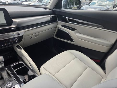 Used 2024 Kia Telluride S w/ S Sunroof Package AWD/4WD image 16