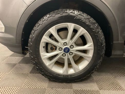 Used 2017 Ford Escape SE w/ Equipment Group 201A AWD/4WD image 8