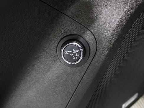 Used 2023 GMC Acadia AT4 w/ Technology Package image 8