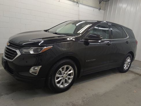 Used 2018 Chevrolet Equinox LT FWD image 2