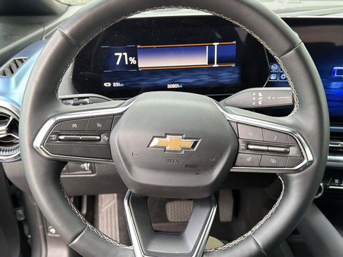 Used 2025 Chevrolet Equinox EV LT w/ Convenience Package image 9