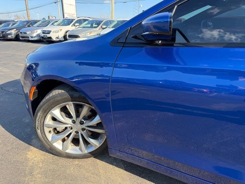 Used 2015 Chrysler 200 S FWD image 37