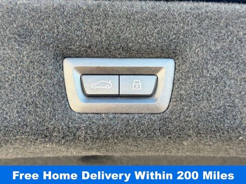 Used 2025 BMW 740i xDrive image 36