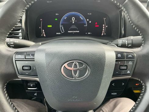 Used 2025 Toyota Camry SE image 24