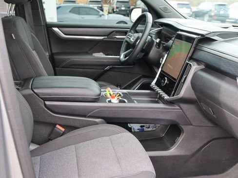 Used 2025 GMC Acadia Elevation FWD image 17