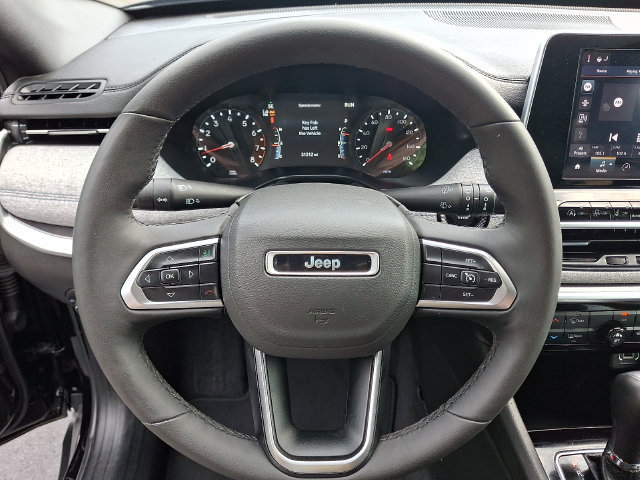 Used 2025 Jeep Compass Latitude AWD/4WD image 20