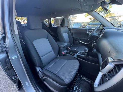 Used 2025 Kia Soul LX w/ LX Technology Package image 34