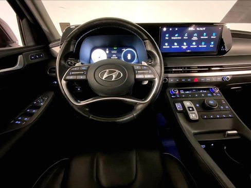 Used 2023 Hyundai Palisade Limited w/ Winter Package FWD image 5