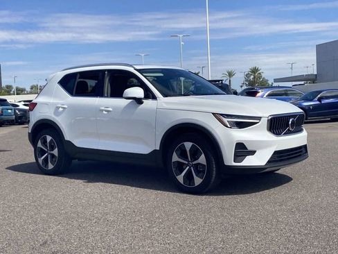 Certified 2025 Volvo XC40 B5 Core w/ Protection Package Premier AWD/4WD image 4