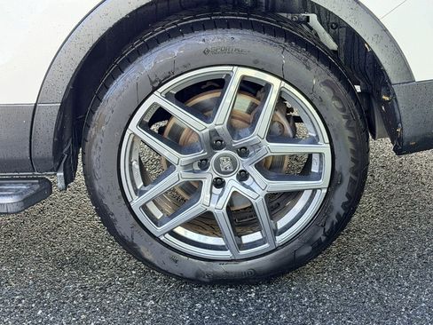 Used 2017 Ford Explorer Platinum image 27