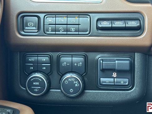 Used 2023 Chevrolet Suburban High Country w/ LPO, Illumination Package AWD/4WD image 34