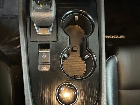 Used 2023 Nissan Rogue SV w/ SV Premium Package image 21