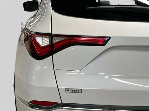 Used 2023 Acura MDX SH-AWD w/ Technology Package image 11