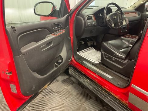 Used 2012 Chevrolet Avalanche LTZ AWD/4WD image 11