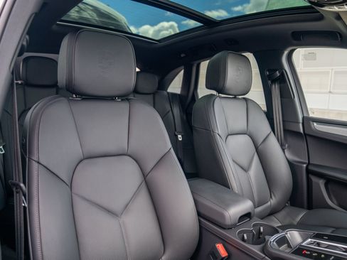 Certified 2026 Porsche Macan AWD/4WD image 27