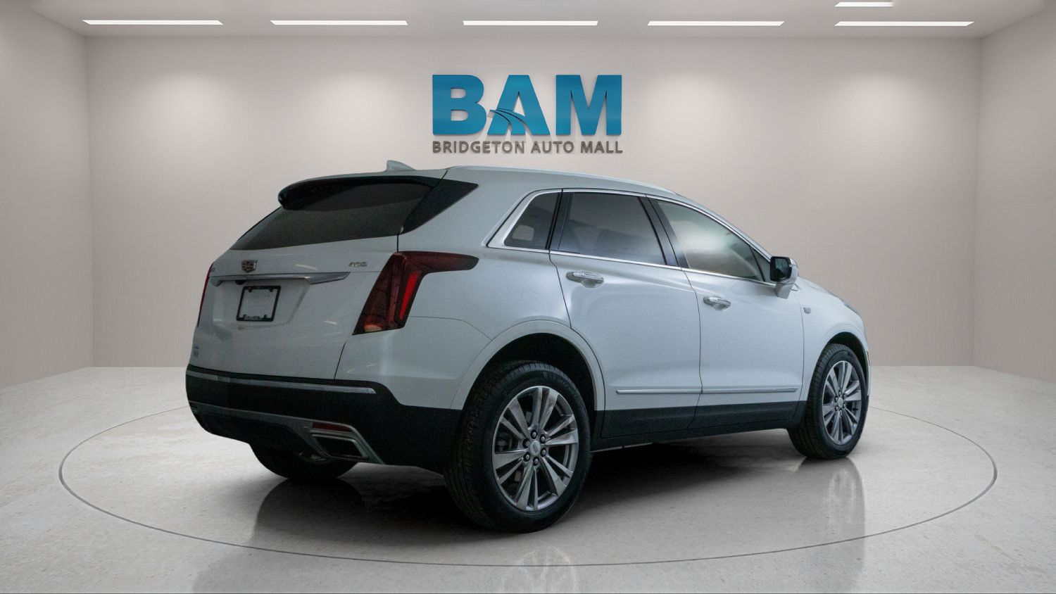 Used 2025 Cadillac XT5 Premium Luxury w/ LPO, Floor Liner Package AWD/4WD image 7