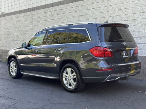 Used 2016 Mercedes-Benz GL 450 4MATIC w/ Premium I Package image 2