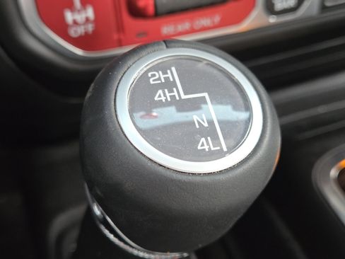 Used 2021 Jeep Gladiator Rubicon AWD/4WD image 10