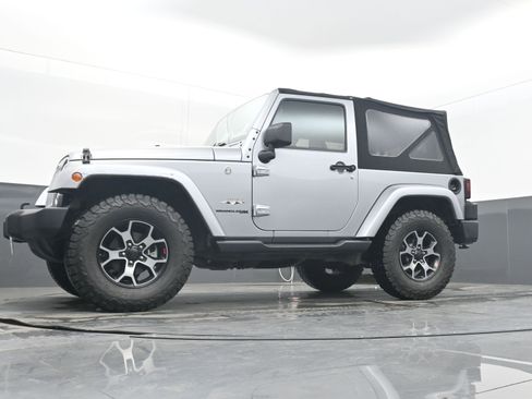 Used 2018 Jeep Wrangler Sahara w/ Connectivity Group image 25