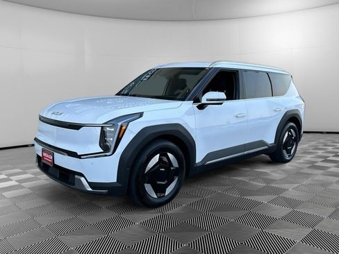 Certified 2026 Kia EV9 Wind AWD/4WD image 1