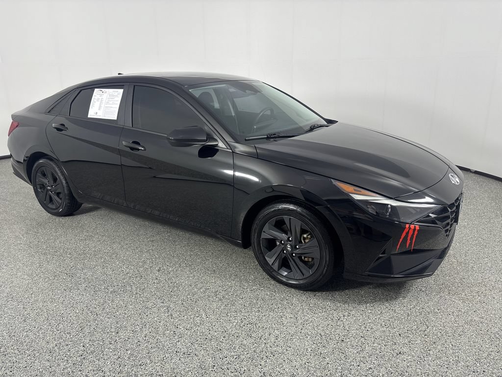 Used 2023 Hyundai Elantra SEL w/ Cargo Package FWD image 9