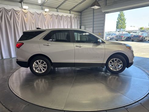 Used 2021 Chevrolet Equinox LT w/ LPO, Floor Liner Package FWD image 4