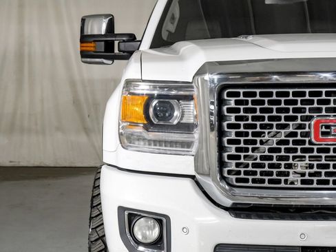 Used 2015 GMC Sierra 3500 Denali w/ Duramax Plus Package image 38