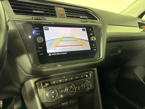 Used 2018 Volkswagen Tiguan SE w/ Panoramic Sunroof Package FWD image 17