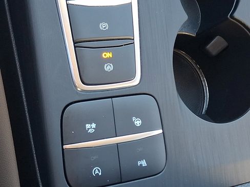 Used 2020 Ford Escape Titanium image 25