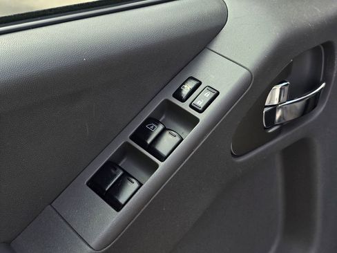 Used 2017 Nissan Frontier SV image 24