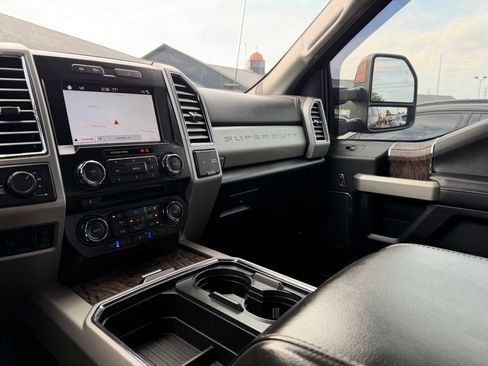 Used 2017 Ford F250 Lariat w/ Lariat Value Package AWD/4WD image 56