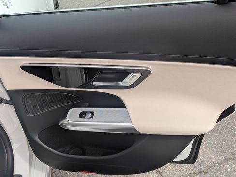 Used 2025 Mercedes-Benz E 450 4MATIC Sedan image 33