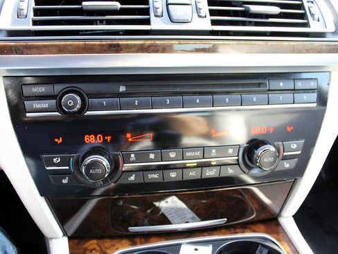 Used 2014 BMW 750Li image 25