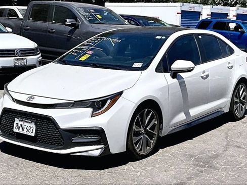 Used 2021 Toyota Corolla SE w/ SE Premium Package FWD image 3