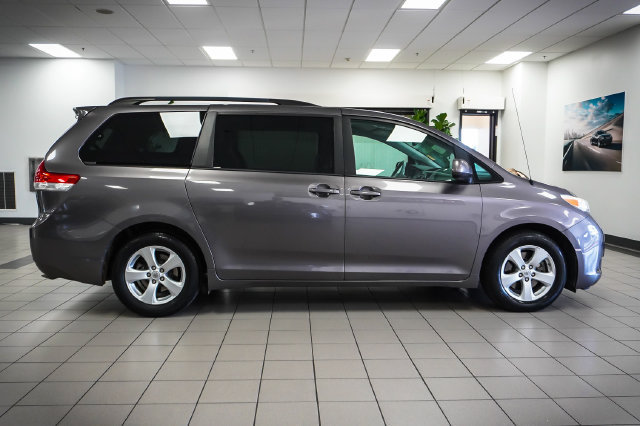 Used 2014 Toyota Sienna LE FWD image 5