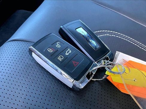 Used 2025 Jaguar F-PACE R-Dynamic S image 33