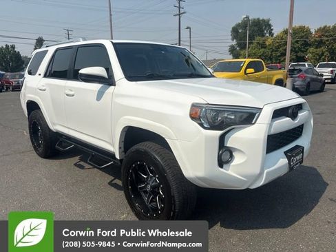 Used 2016 Toyota 4Runner SR5 AWD/4WD image 3