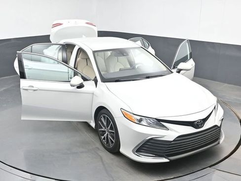 Used 2022 Toyota Camry XLE FWD image 47