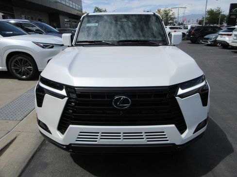Used 2025 Lexus GX 550 w/ Cold Area Package AWD/4WD image 14