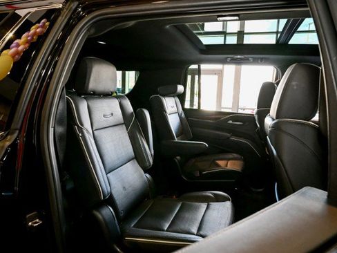 Used 2023 Cadillac Escalade ESV Premium Luxury AWD/4WD image 25