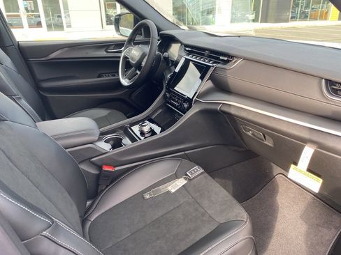 New 2025 Jeep Grand Cherokee L Altitude image 10