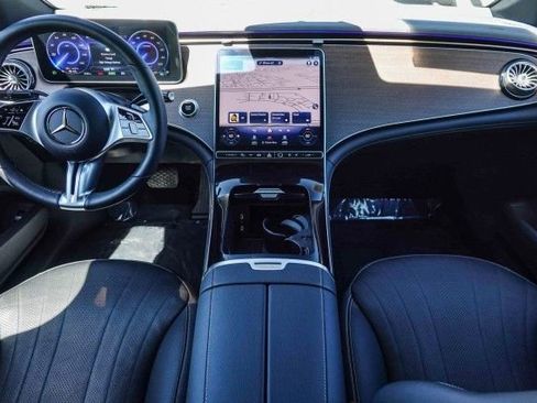 Used 2023 Mercedes-Benz EQE 500 4MATIC Sedan image 12